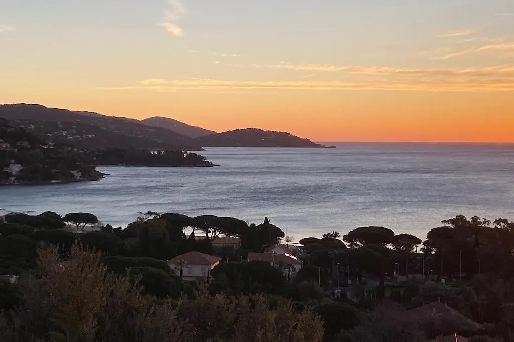 Villa Elegante Vue Mer 180 Plage A 5 Min Luxe Et Confort Garantis Le Lavandou