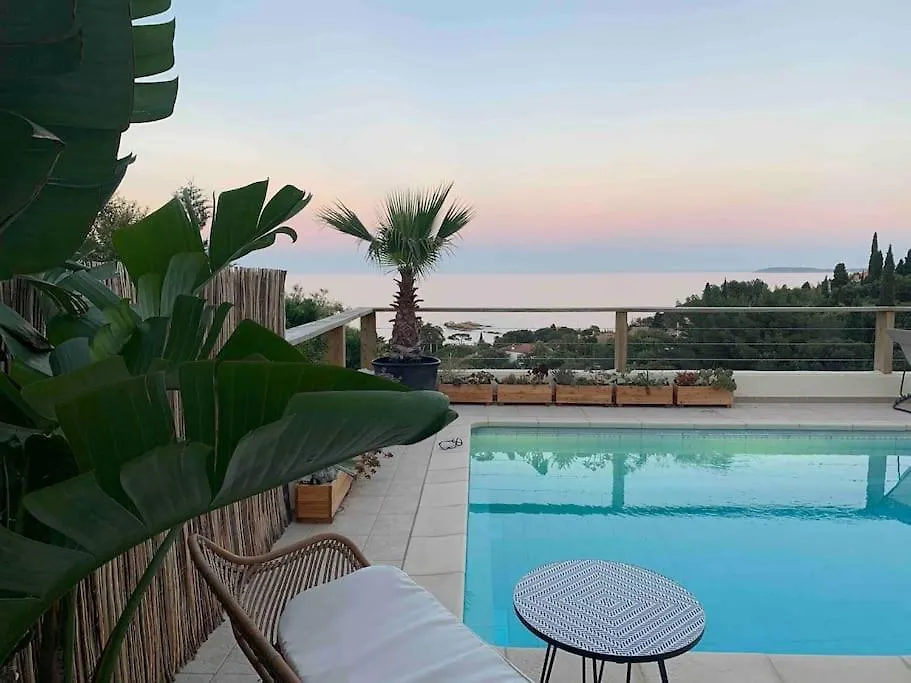 Villa Elegante Vue Mer 180 Plage A 5 Min Luxe Et Confort Garantis Le Lavandou 0*,  France