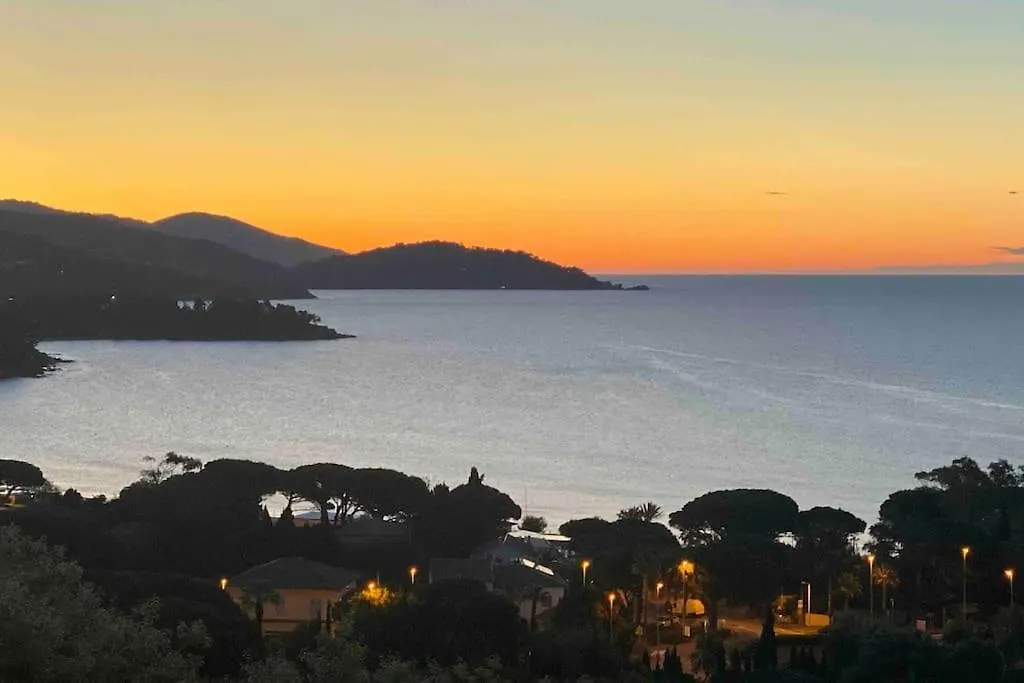 Villa Elegante Vue Mer 180 Plage A 5 Min Luxe Et Confort Garantis Le Lavandou