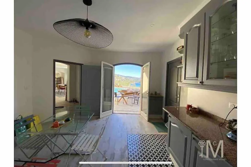 Villa Elegante Vue Mer 180 Plage A 5 Min Luxe Et Confort Garantis Le Lavandou 0*,