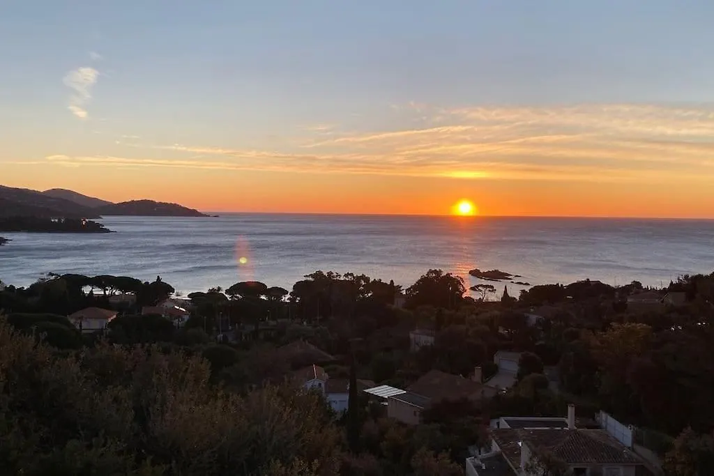 Villa Elegante Vue Mer 180 Plage A 5 Min Luxe Et Confort Garantis Le Lavandou