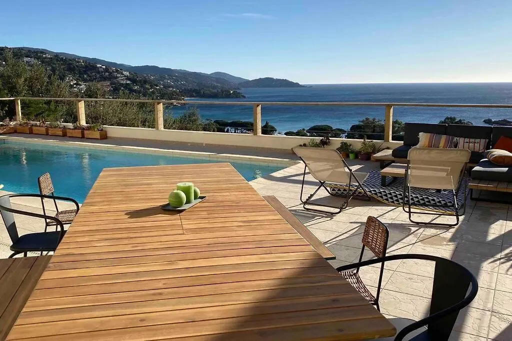 Villa Elegante Vue Mer 180 Plage A 5 Min Luxe Et Confort Garantis Le Lavandou