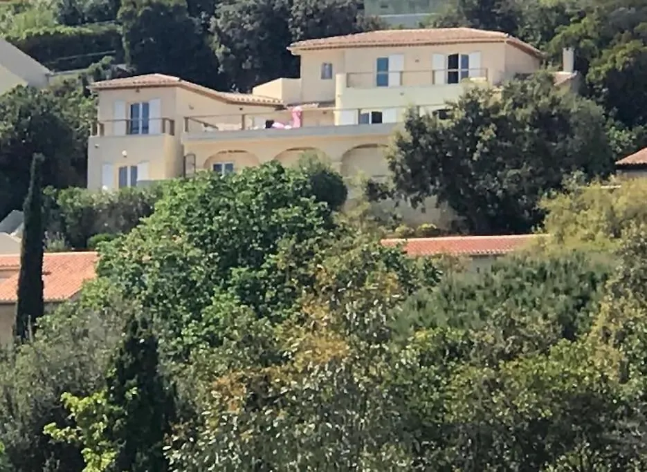 Villa Elegante Vue Mer 180 Plage A 5 Min Luxe Et Confort Garantis Le Lavandou